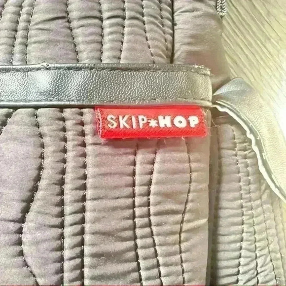 SKIP HOP BLACK BAG  WITH DIAPER STATION MOMMY BAG - Picture 14 of 16